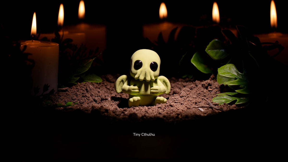 Tiny Cthulhu among candles and leaves